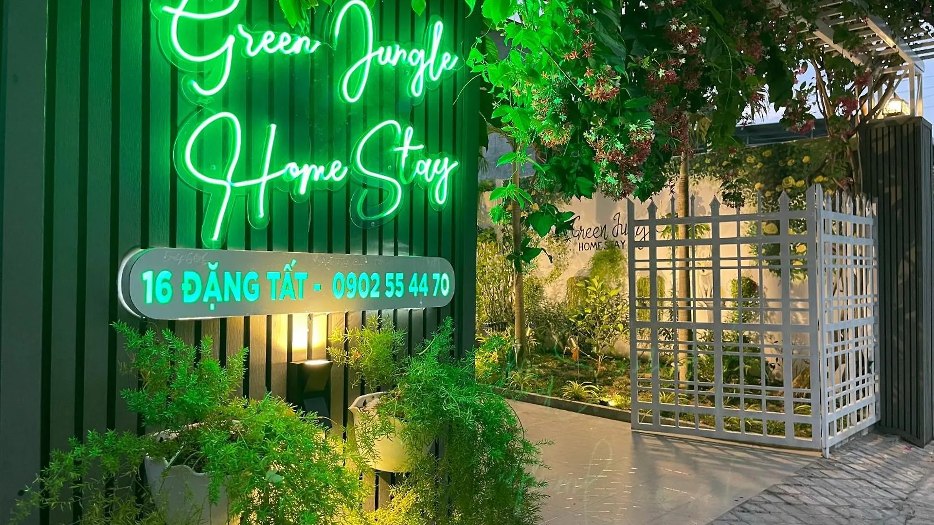 Green Jungle Homestay - Phu Hop Gia Dinh Tu 10 - 15 Nguoi Lon & 5 Tre Em - Bai Dau Xe O To, San Bbq - Mien Phi Su Dung Dich Vu Ho Boi Cach Homestay 3 Phut Di Bo - 7 Phut Di Bo Den Bien - 5 Phut Den Cho Hai San Phu Thuy 판티엣 베트남
