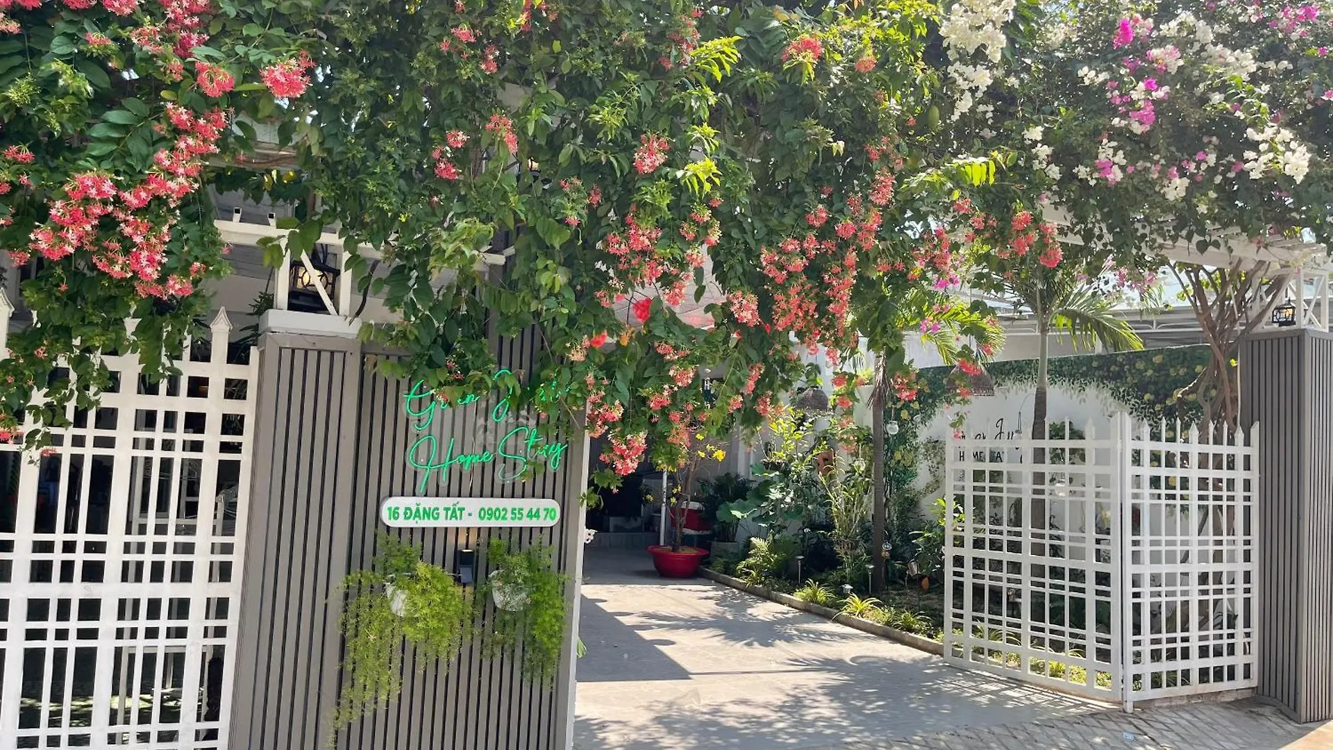 Green Jungle Homestay - Phu Hop Gia Dinh Tu 10 - 15 Nguoi Lon & 5 Tre Em - Bai Dau Xe O To, San Bbq - Mien Phi Su Dung Dich Vu Ho Boi Cach Homestay 3 Phut Di Bo - 7 Phut Di Bo Den Bien - 5 Phut Den Cho Hai San Phu Thuy 판티엣 베트남